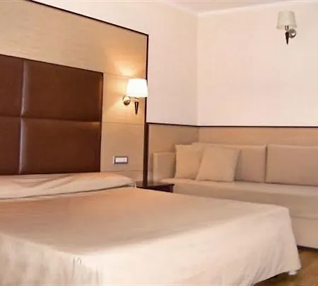 Hotel Centrale Όλμπια