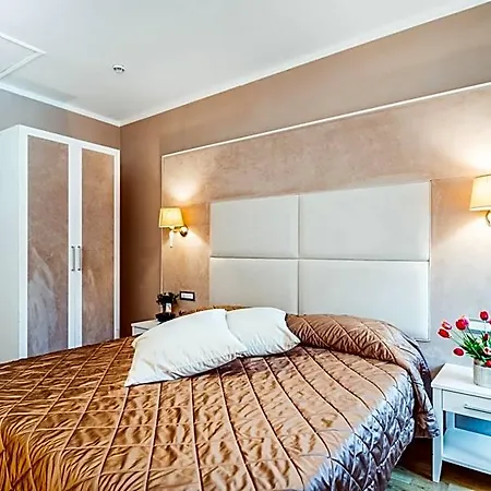 Hotel Centrale מלון