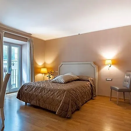 מלון Hotel Centrale אולביה