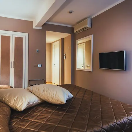 מלון Hotel Centrale 4*